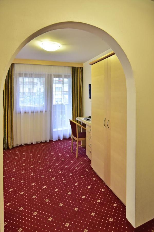 Zimmervermietung Zum Weissen Roessl Sarentino Exterior foto